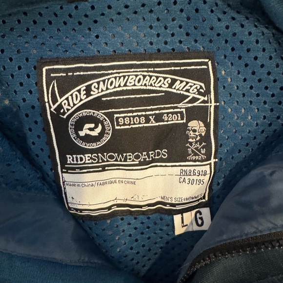 Men's Ride Snowboard Jacket - Picture 9 of 13